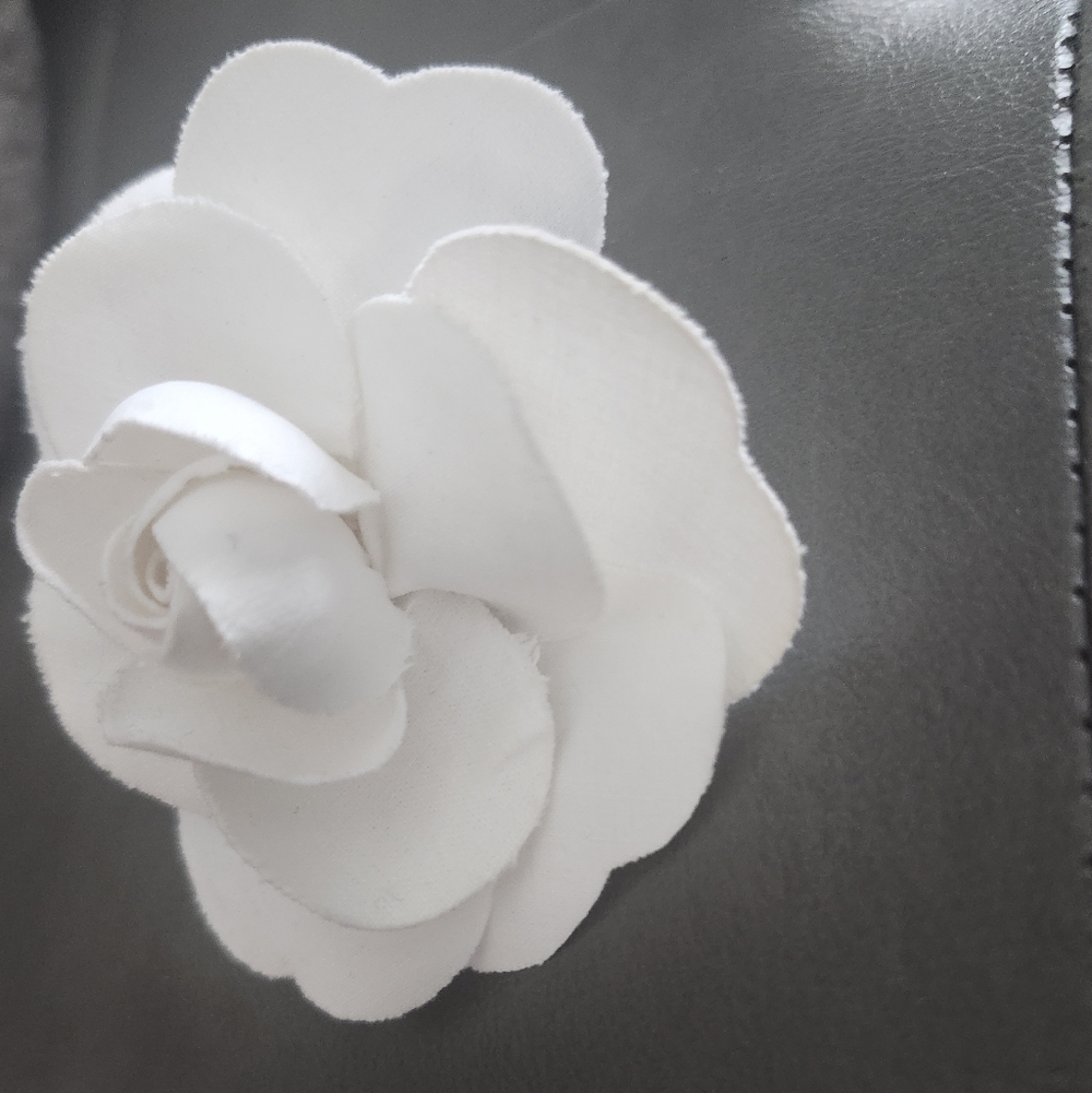 Vintage Chanel White Cotton Linen Camellia Brooch - Picture 2 of 6